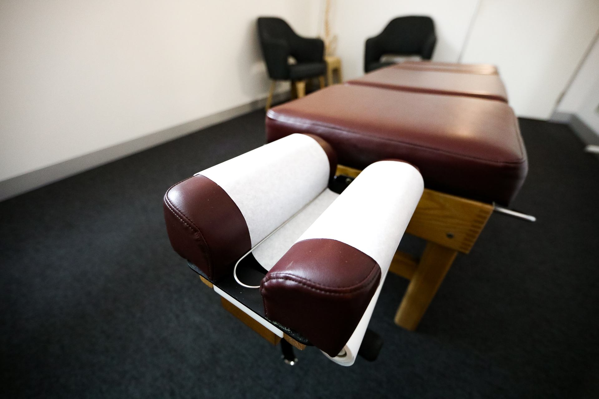 Chiropractic table with drop sections